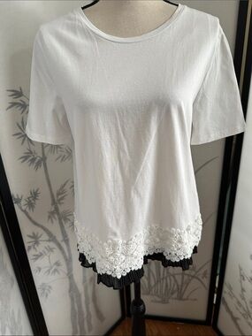 Zara White Short Sleeve Tee with Lace Trim and Black Pleated Hem
